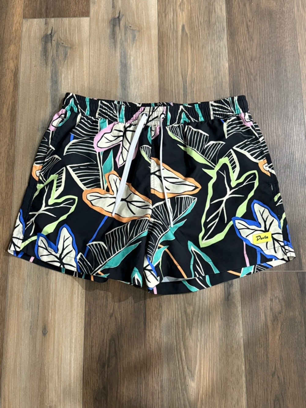 Duvin Black Tropical-Print swim shirt Shorts with Multicolor Leaf Design